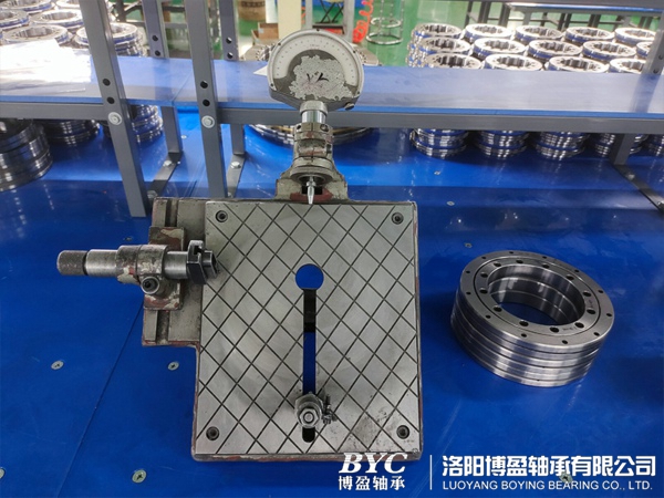 1629079030522646.jpg 交叉滾子軸承型號規格.jpg