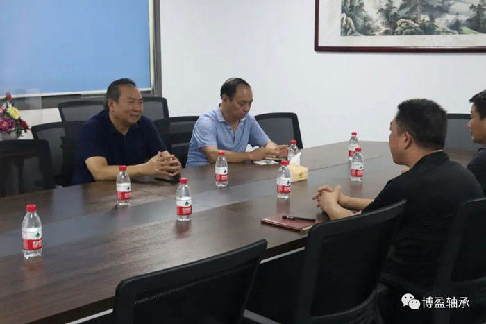 縣政協(xié)主席王定澤同志到博盈軸承公司進行調(diào)研工作 縣政協(xié)主席王定澤同志到博盈軸承公司進行調(diào)研工作